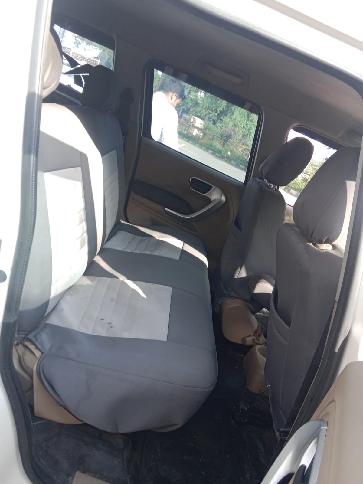 View 2019 Mahindra TUV300 T8 100HP Image 13 Used 2019 Mahindra TUV300 T8 100HP Image 13