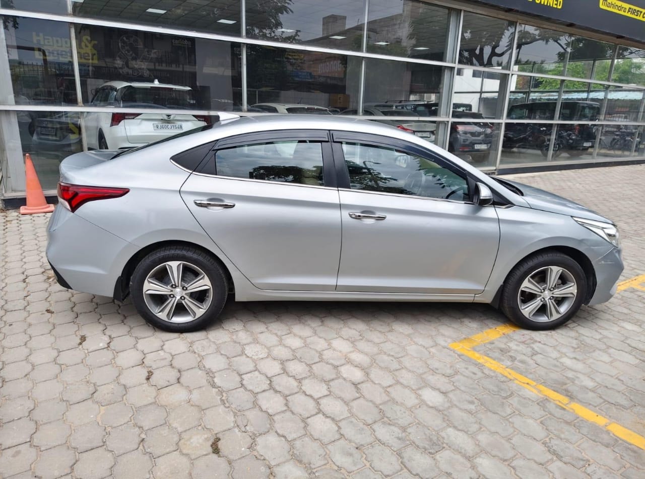 View 2018 Hyundai Verna 1.6 VTVT SX Image 8 Used 2018 Hyundai Verna 1.6 VTVT SX Image 8