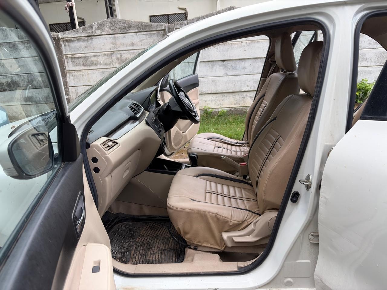 View 2020 Maruti Suzuki Dzire VXI AGS Image 5 Used 2020 Maruti Suzuki Dzire VXI AGS Image 5