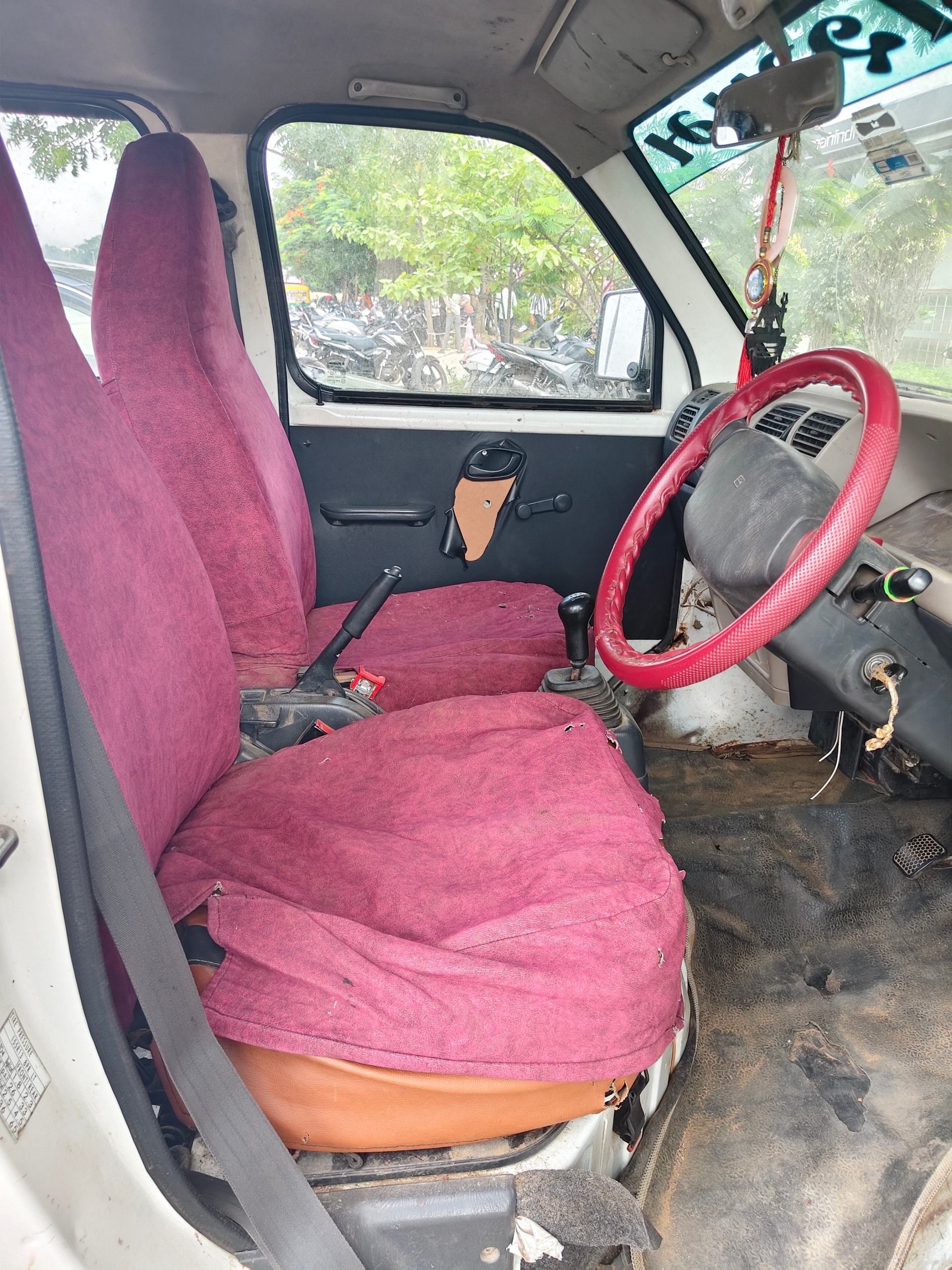View 2016 Maruti Suzuki Eeco 5-Seater AC BS IV Image 12 Used 2016 Maruti Suzuki Eeco 5-Seater AC BS IV Image 12