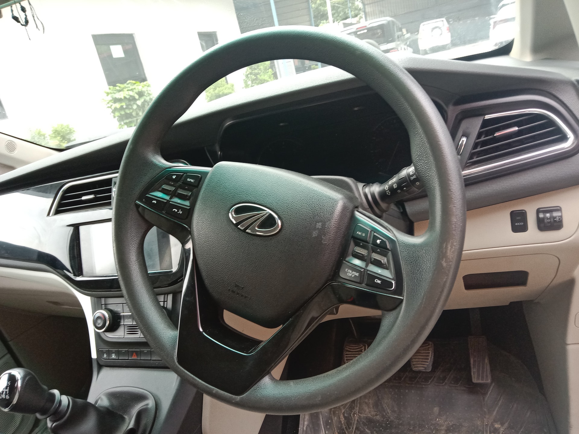 View 2018 Mahindra Marazzo M8 7-Seater Image 11 Used 2018 Mahindra Marazzo M8 7-Seater Image 11