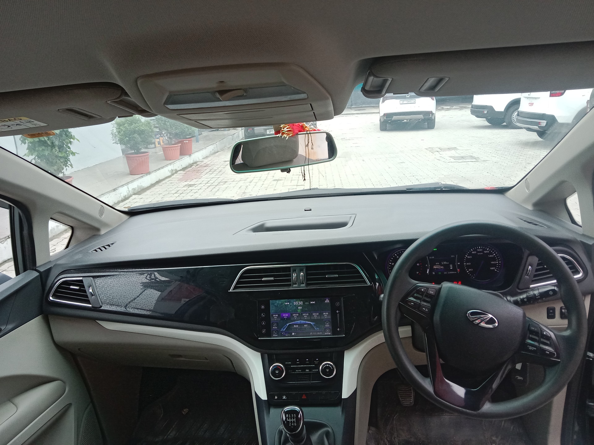 View 2018 Mahindra Marazzo M8 7-Seater Image 9 Used 2018 Mahindra Marazzo M8 7-Seater Image 9