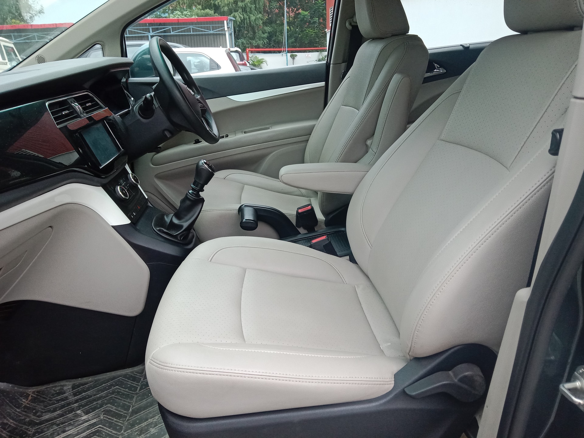 View 2018 Mahindra Marazzo M8 7-Seater Image 13 Used 2018 Mahindra Marazzo M8 7-Seater Image 13
