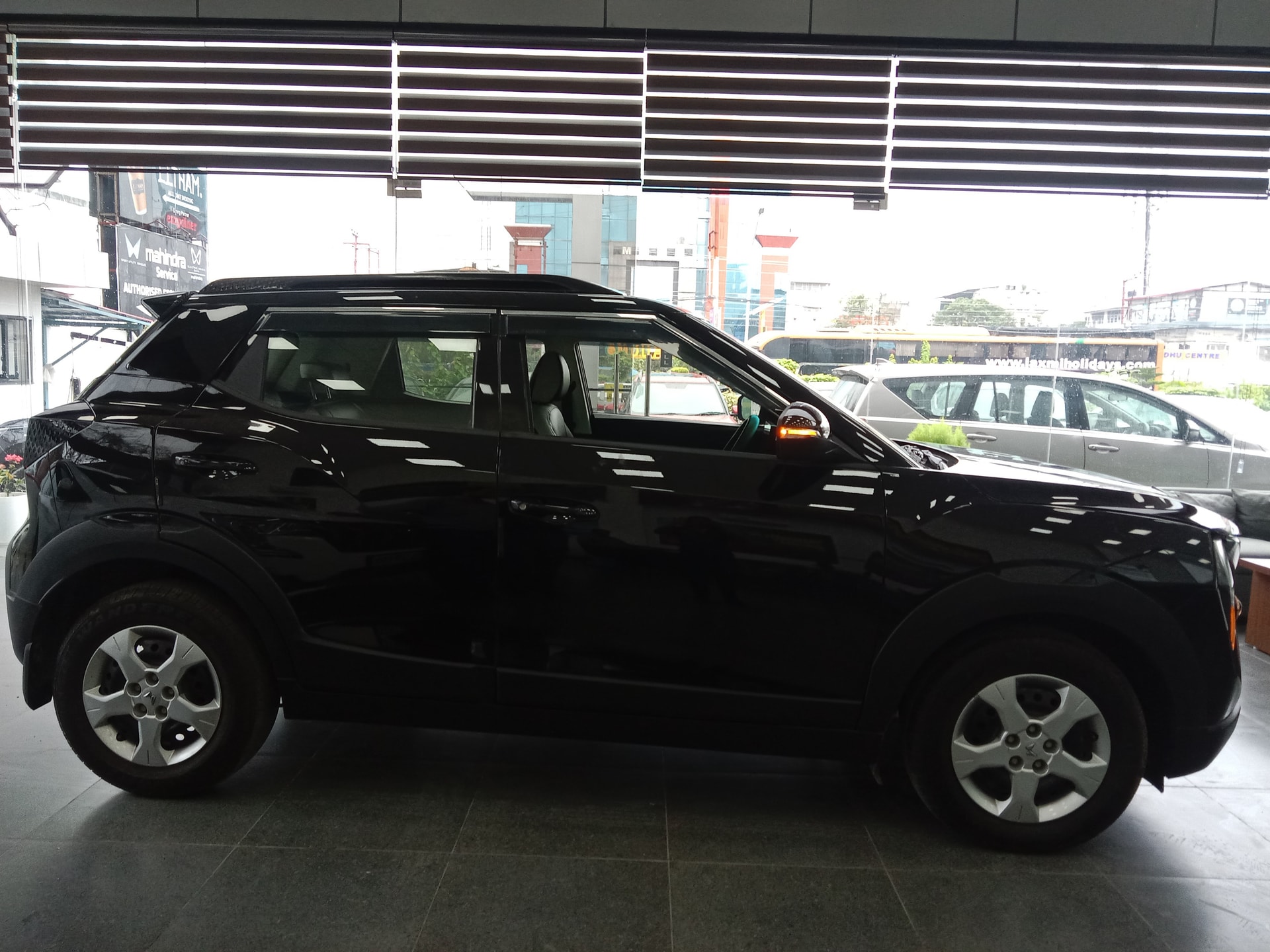 View 2025 Mahindra XUV 3XO MX2 Pro 1.2 L TCMPFi Image 8 Used 2025 Mahindra XUV 3XO MX2 Pro 1.2 L TCMPFi Image 8
