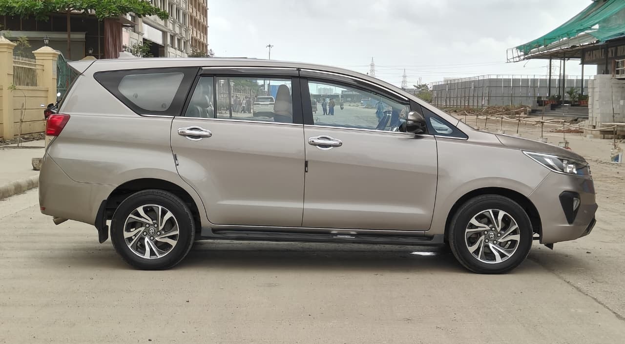 View 2022 Toyota Innova Crysta 2.4 G MT 8-Seater Image 8 Used 2022 Toyota Innova Crysta 2.4 G MT 8-Seater Image 8