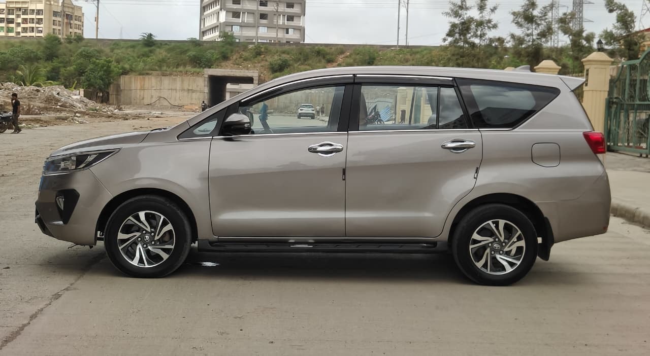 View 2022 Toyota Innova Crysta 2.4 G MT 8-Seater Image 6 Used 2022 Toyota Innova Crysta 2.4 G MT 8-Seater Image 6