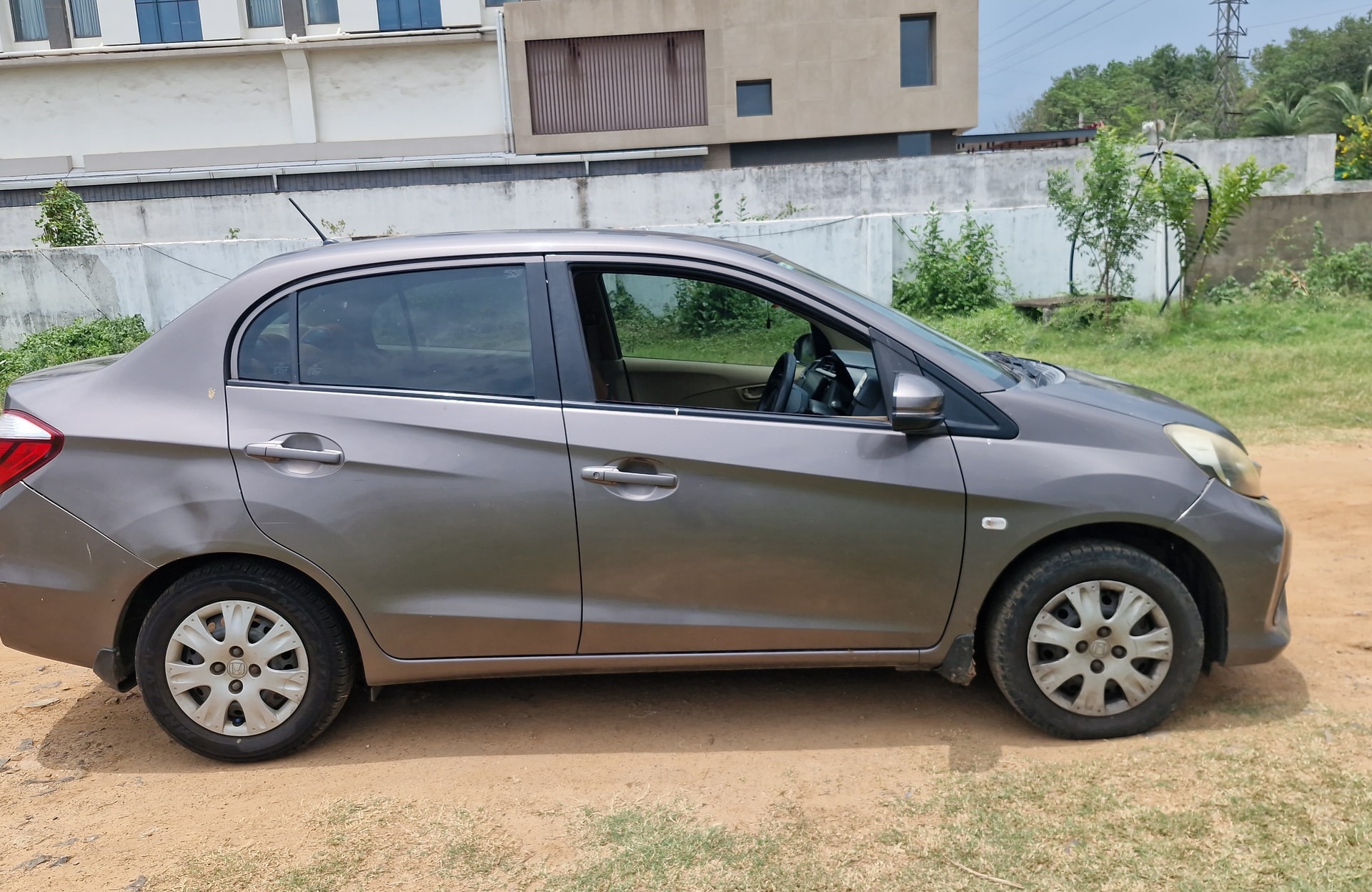 View 2017 Honda Amaze S MT Petrol BS IV Image 8 Used 2017 Honda Amaze S MT Petrol BS IV Image 8