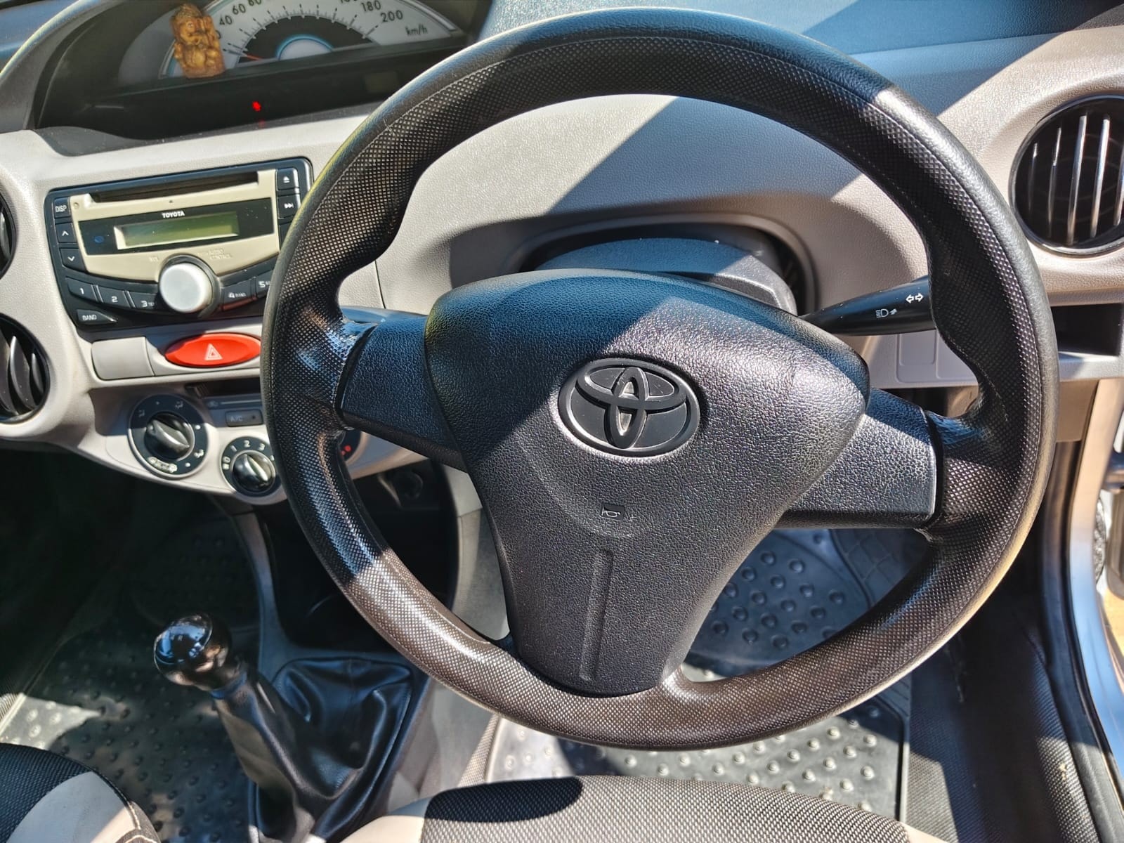 View 2011 Toyota Etios Liva G Image 11 Used 2011 Toyota Etios Liva G Image 11