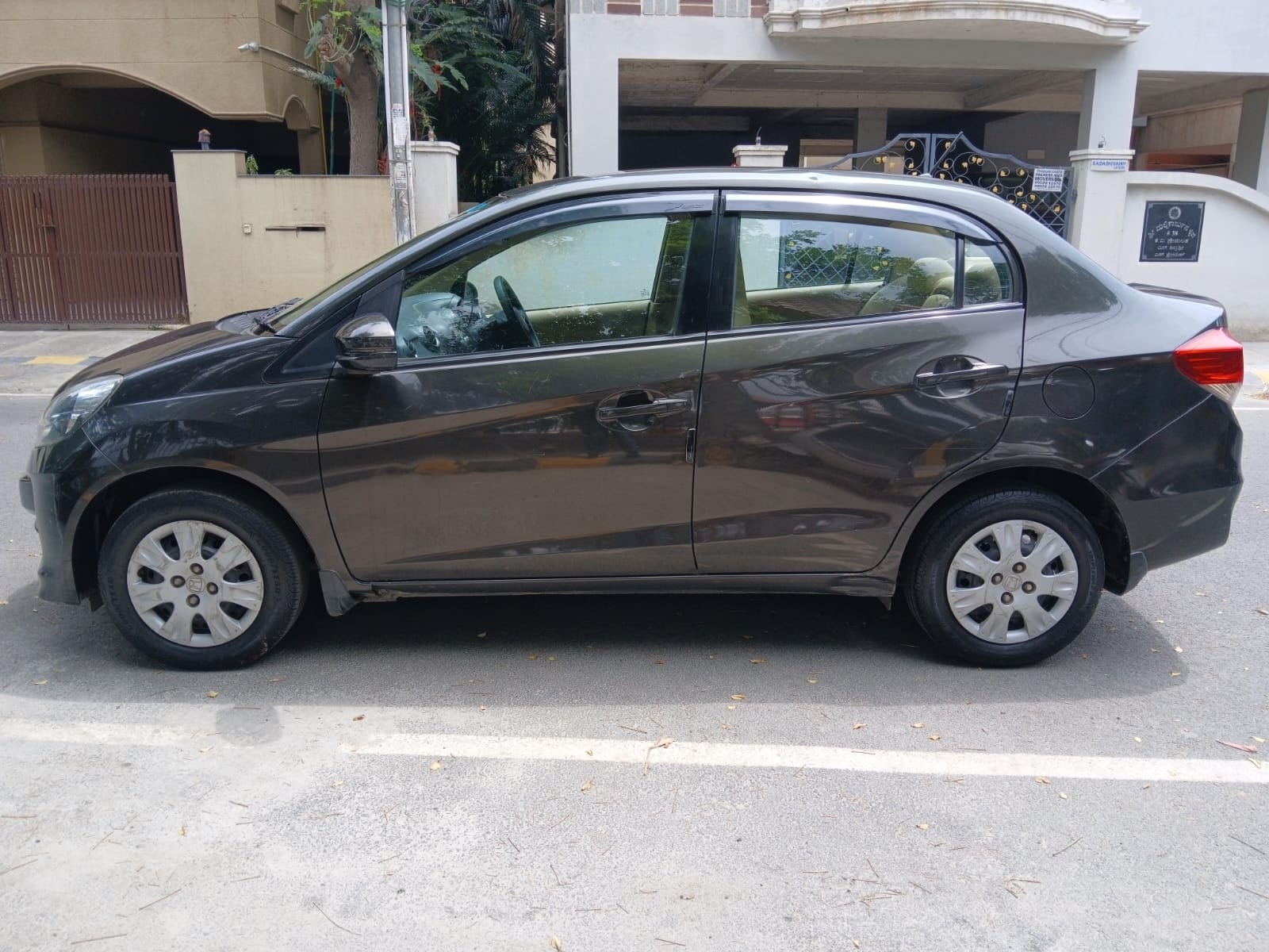 View 2015 Honda Amaze SX MT Petrol Image 4 Used 2015 Honda Amaze SX MT Petrol Image 4