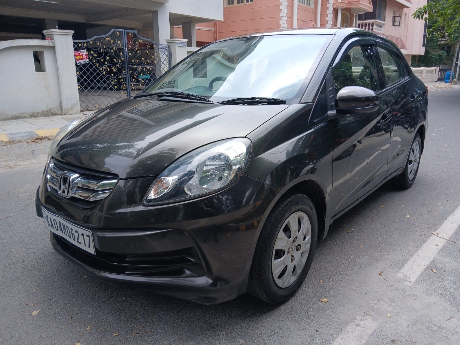 View 2015 Honda Amaze SX MT Petrol Image 1 Used 2015 Honda Amaze SX MT Petrol Image 1