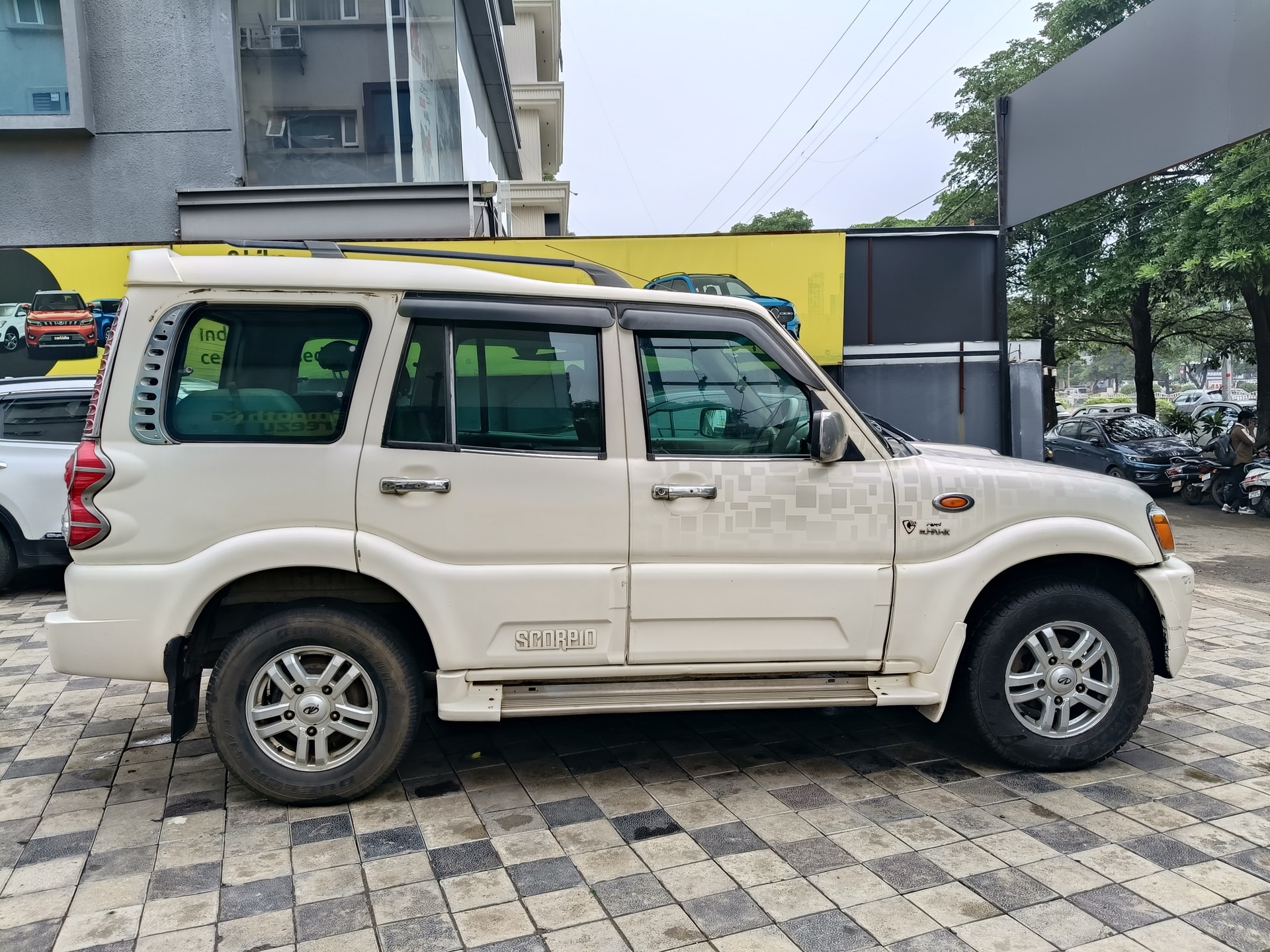 View 2014 Mahindra Scorpio VLX 2WD BS4 Airbag Image 7 Used 2014 Mahindra Scorpio VLX 2WD BS4 Airbag Image 7