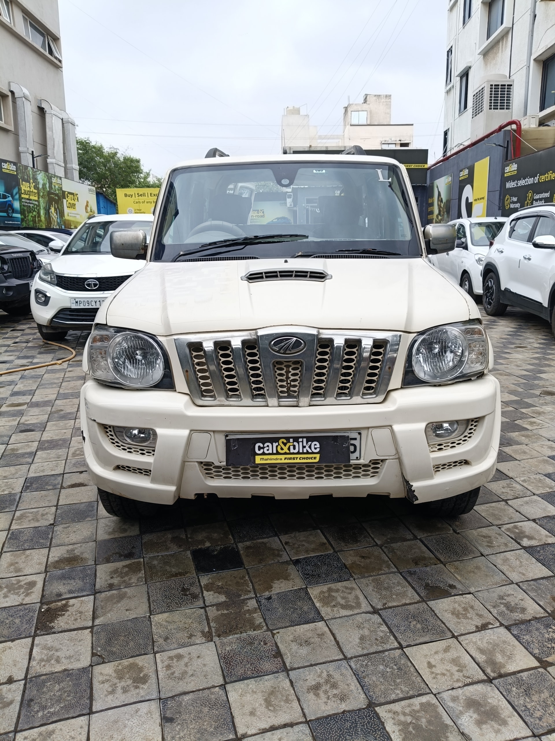 View 2014 Mahindra Scorpio VLX 2WD BS4 Airbag Image 2 Used 2014 Mahindra Scorpio VLX 2WD BS4 Airbag Image 2