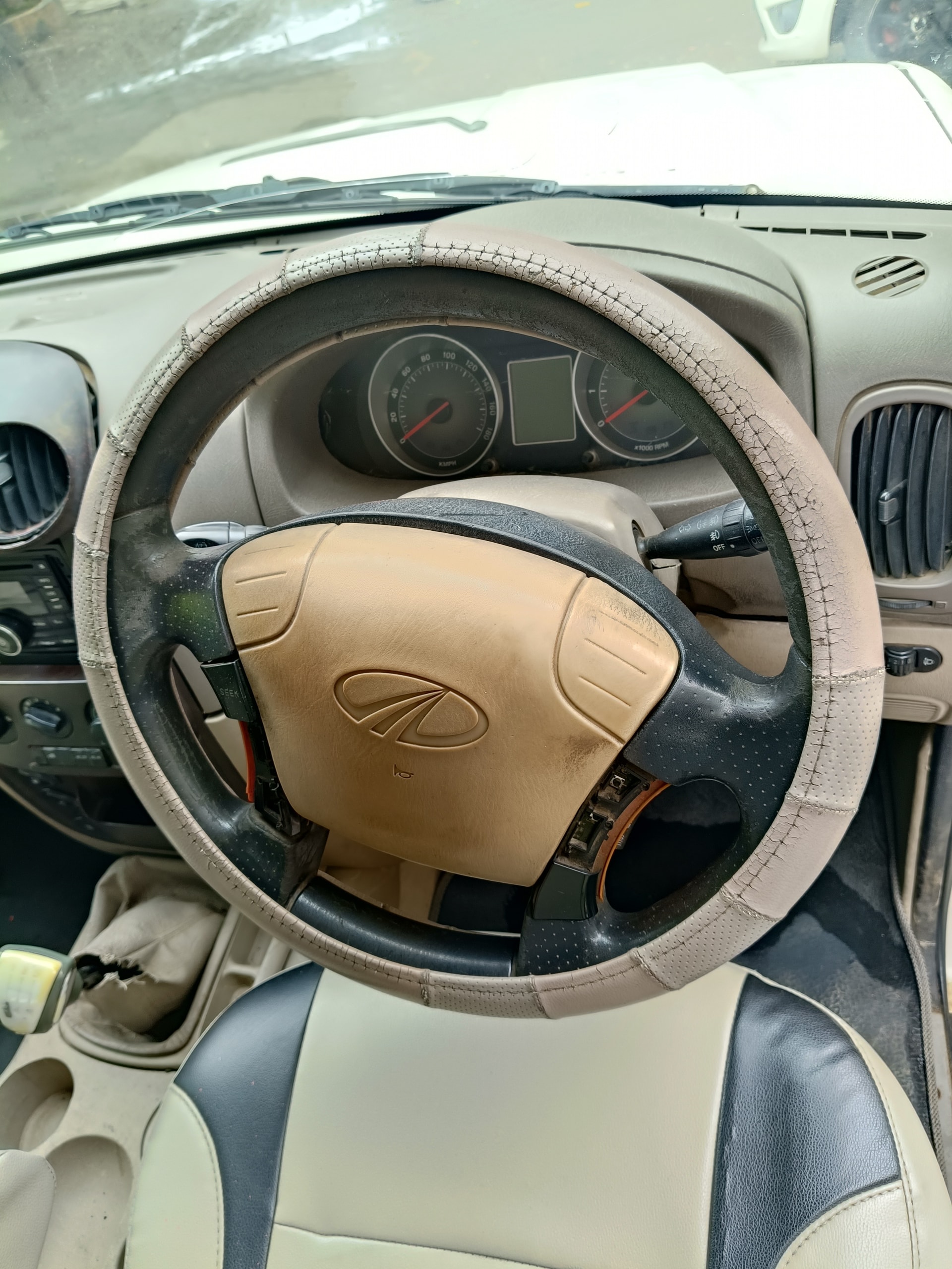 View 2014 Mahindra Scorpio VLX 2WD BS4 Airbag Image 10 Used 2014 Mahindra Scorpio VLX 2WD BS4 Airbag Image 10