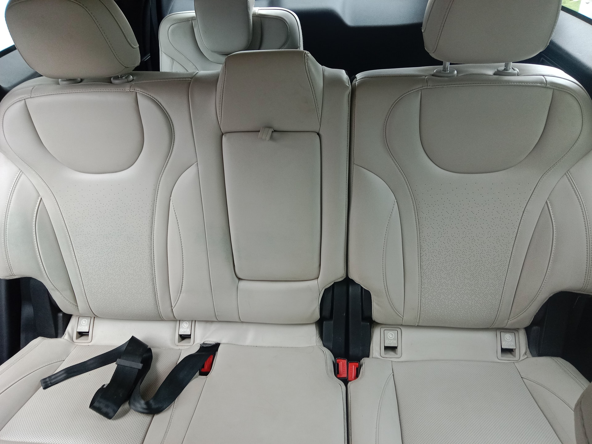 View 2022 Mahindra XUV700 AX7 AT Luxury Petrol 7 STR Image 5 Used 2022 Mahindra XUV700 AX7 AT Luxury Petrol 7 STR Image 5