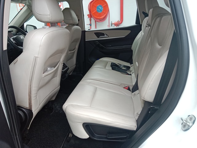 View Mahindra XUV700 Image 15 Used Mahindra XUV700 Image 15