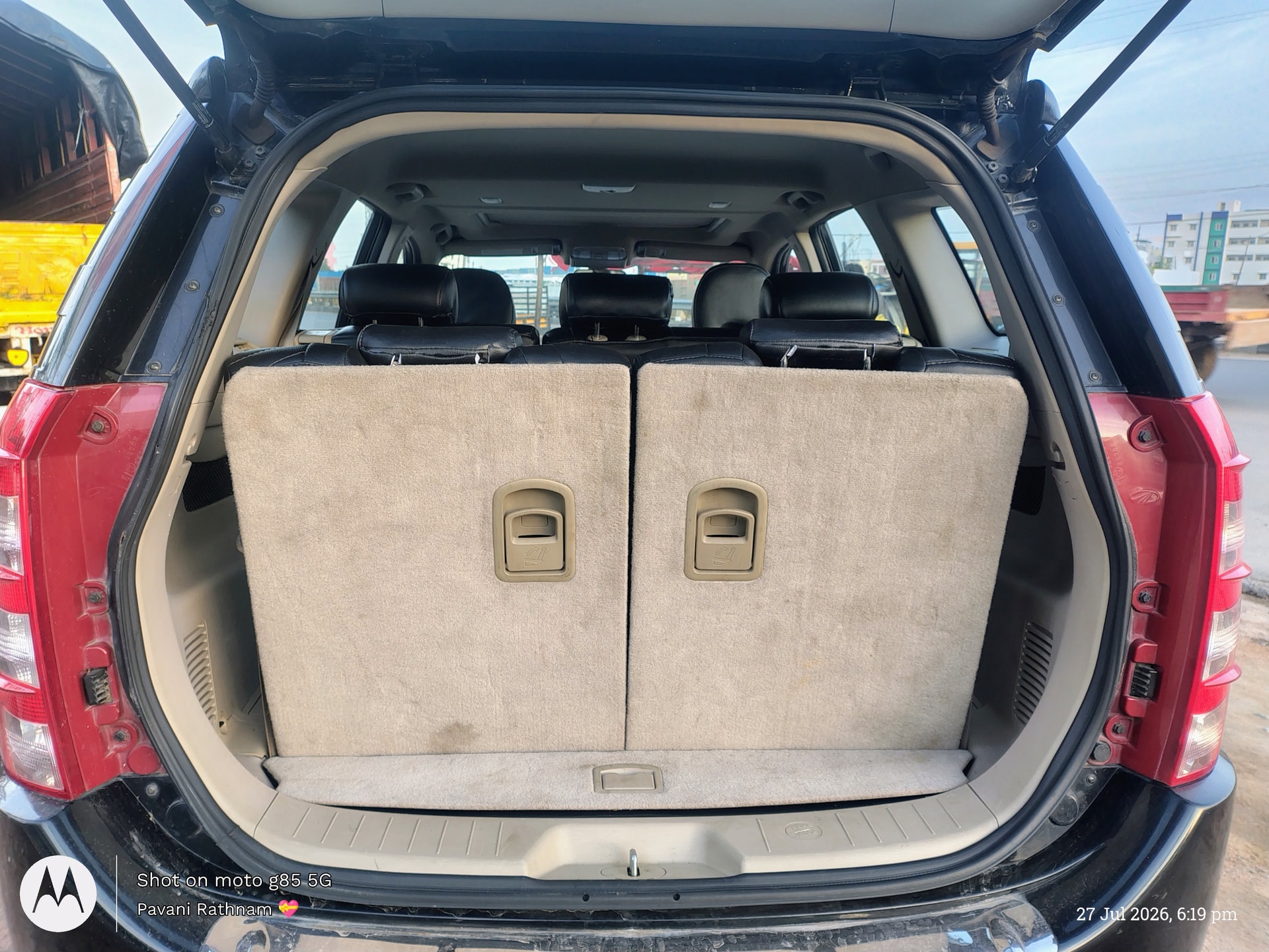 View 2017 Mahindra XUV500 W10 FWD AT Image 17 Used 2017 Mahindra XUV500 W10 FWD AT Image 17