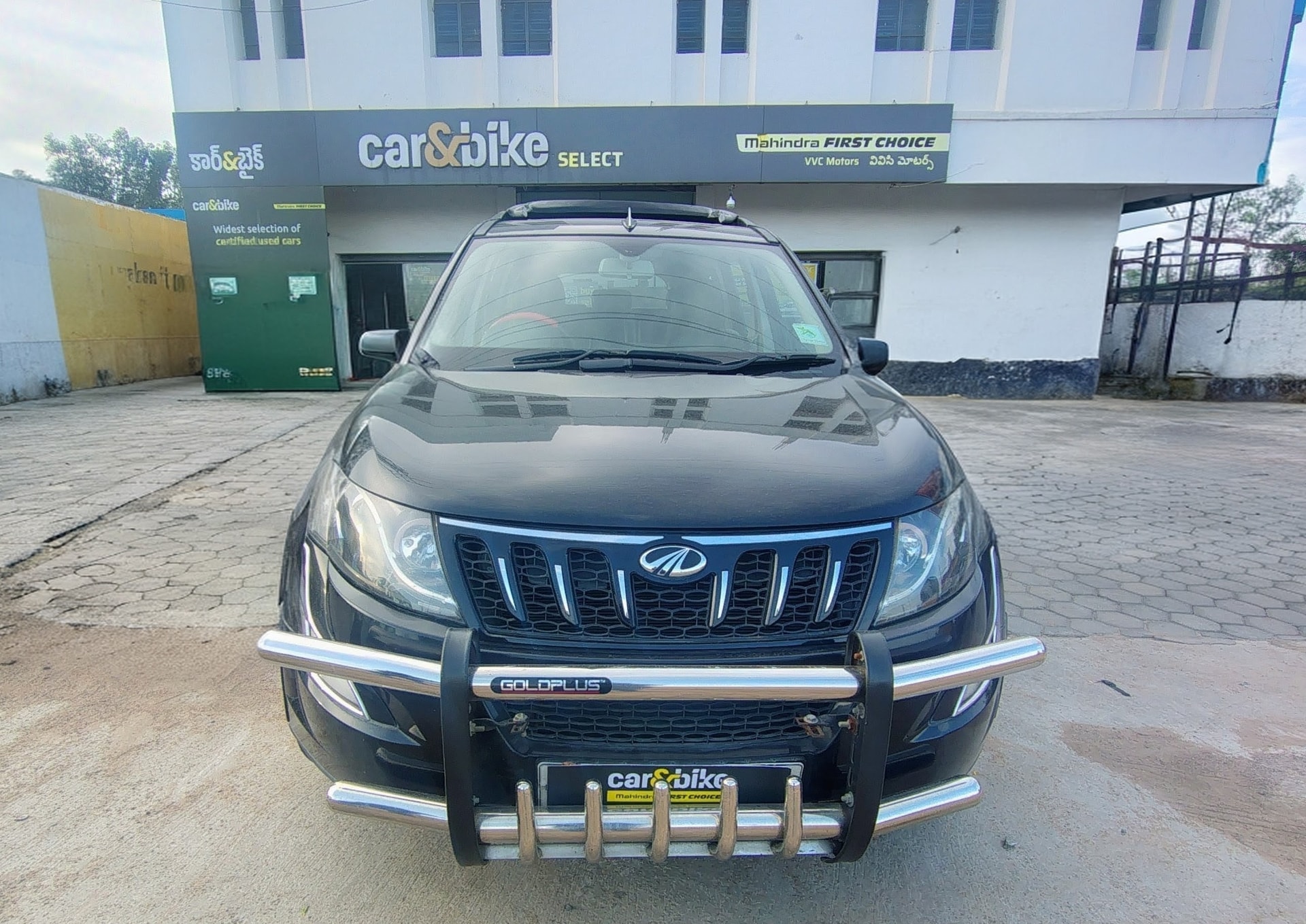 View 2017 Mahindra XUV500 W10 FWD AT Image 2 Used 2017 Mahindra XUV500 W10 FWD AT Image 2