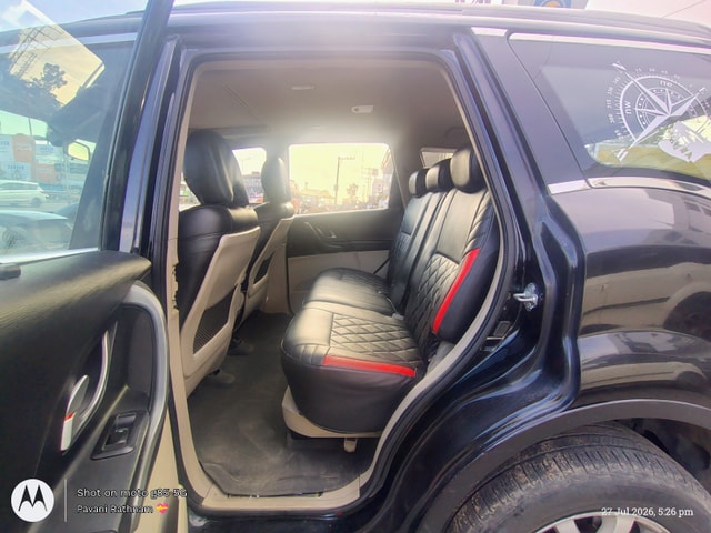 View Mahindra XUV500 Image 15 Used Mahindra XUV500 Image 15
