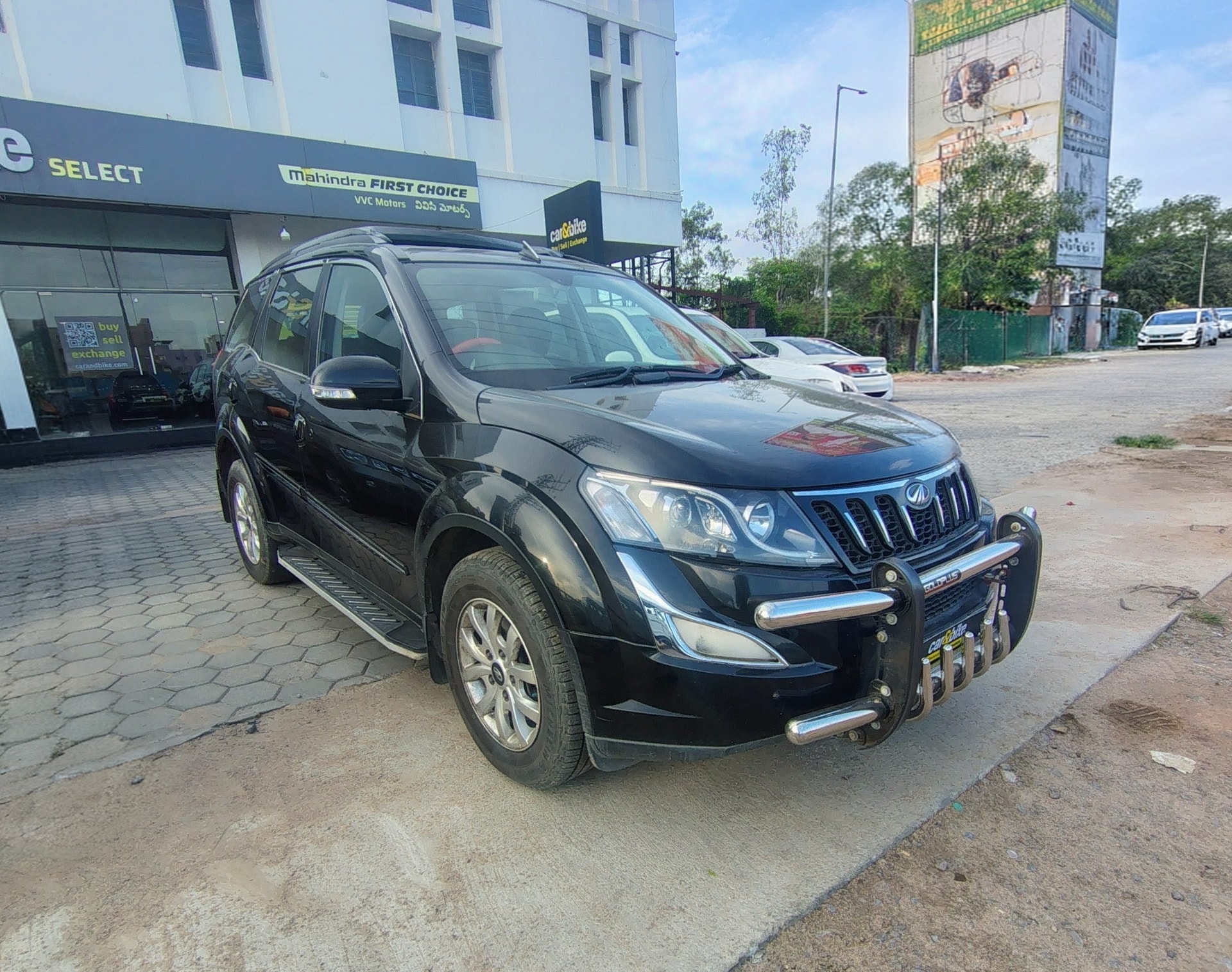 View 2017 Mahindra XUV500 W10 FWD AT Image 6 Used 2017 Mahindra XUV500 W10 FWD AT Image 6