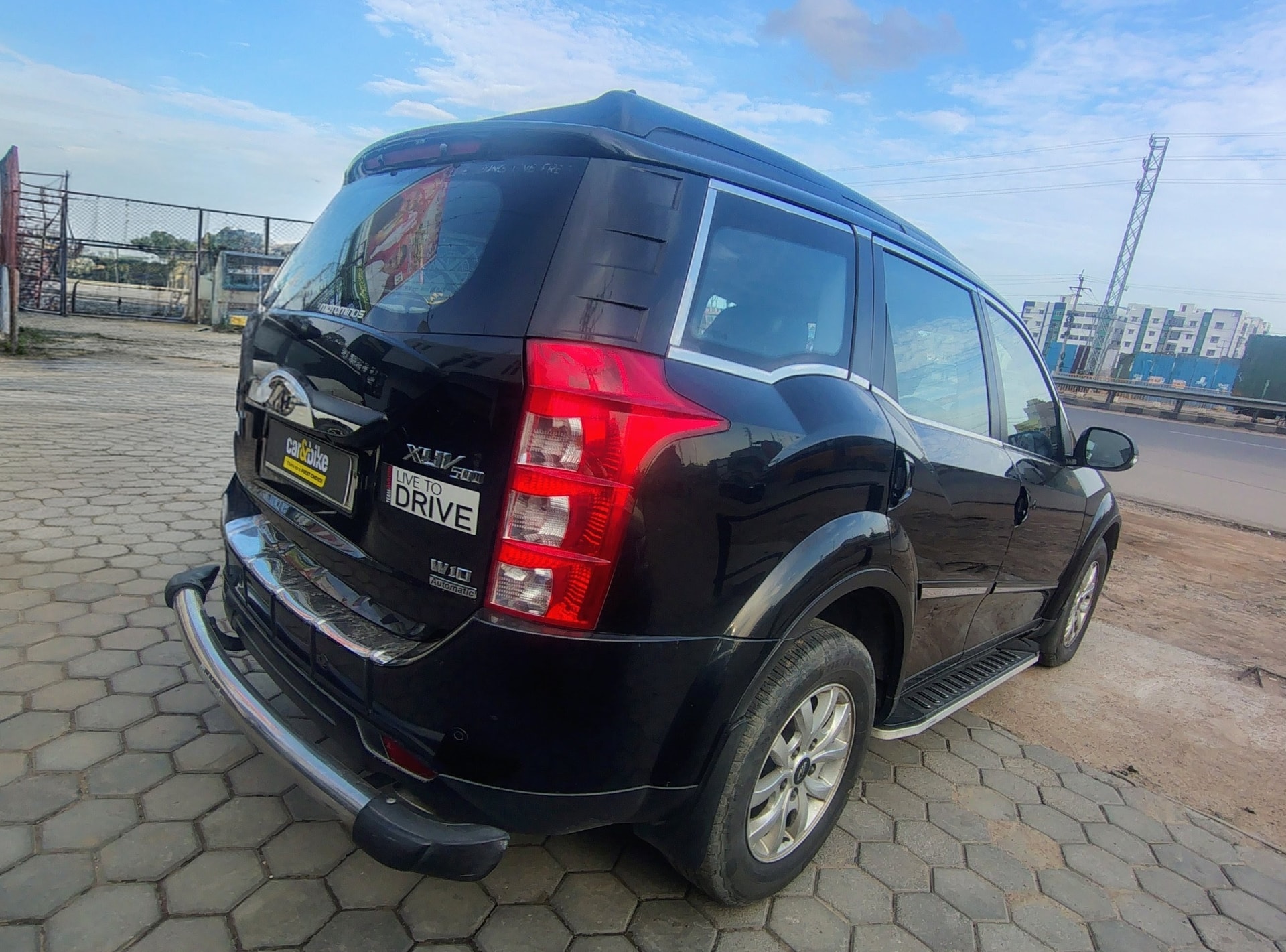View 2017 Mahindra XUV500 W10 FWD AT Image 8 Used 2017 Mahindra XUV500 W10 FWD AT Image 8
