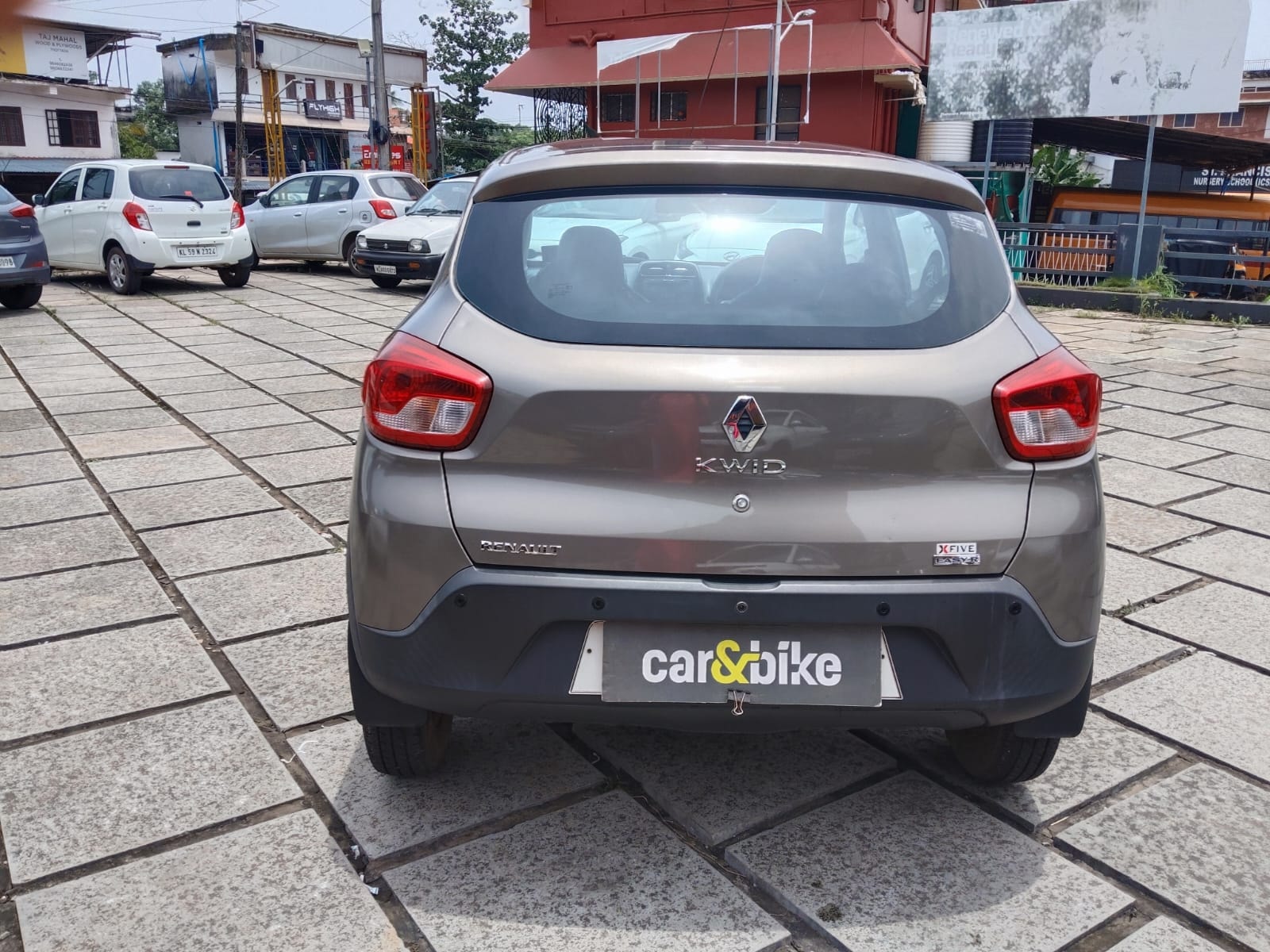 View 2018 Renault Kwid RXT 1.0 AMT Driver Airbag Option Image 4 Used 2018 Renault Kwid RXT 1.0 AMT Driver Airbag Option Image 4