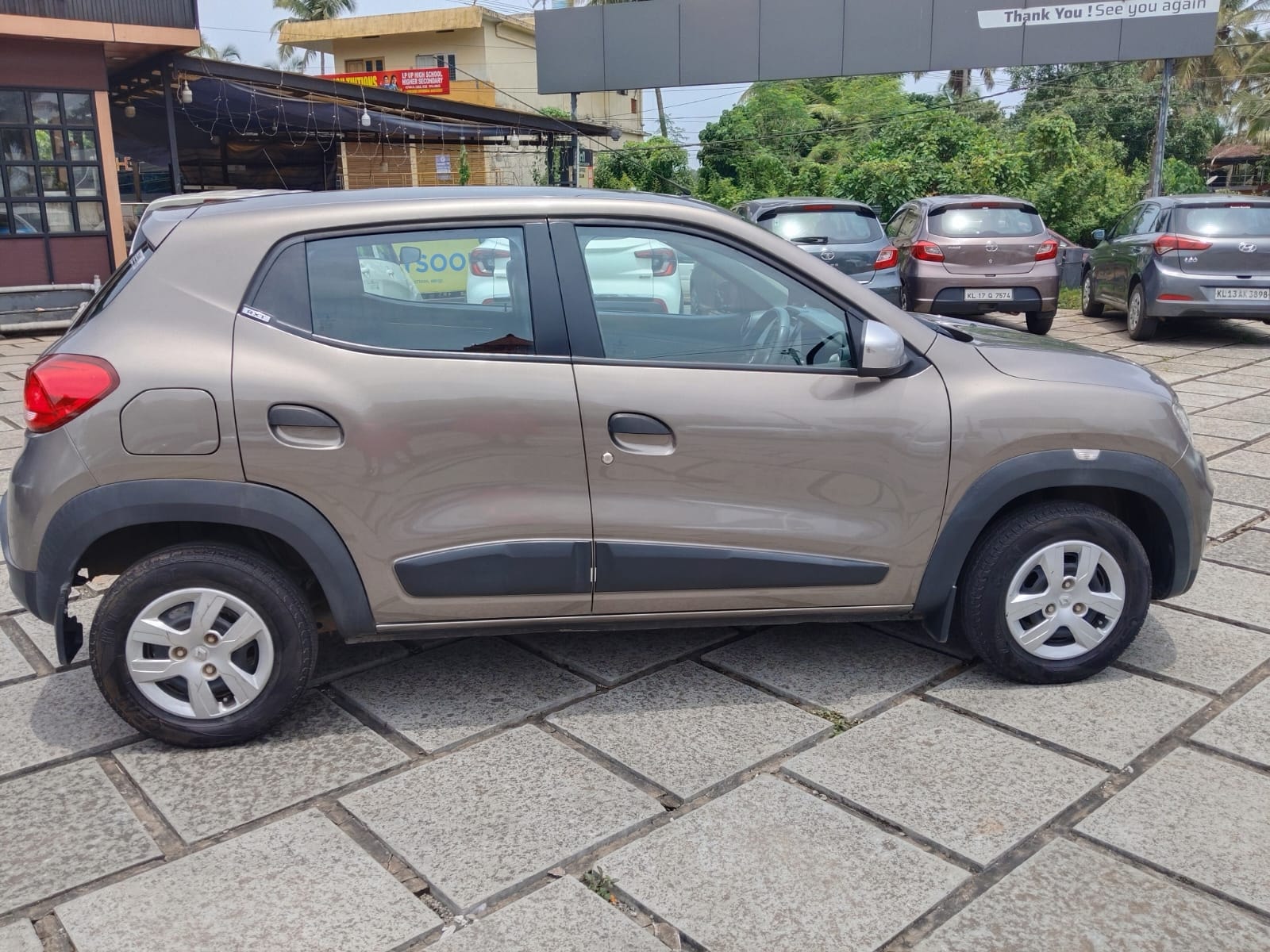 View 2018 Renault Kwid RXT 1.0 AMT Driver Airbag Option Image 8 Used 2018 Renault Kwid RXT 1.0 AMT Driver Airbag Option Image 8