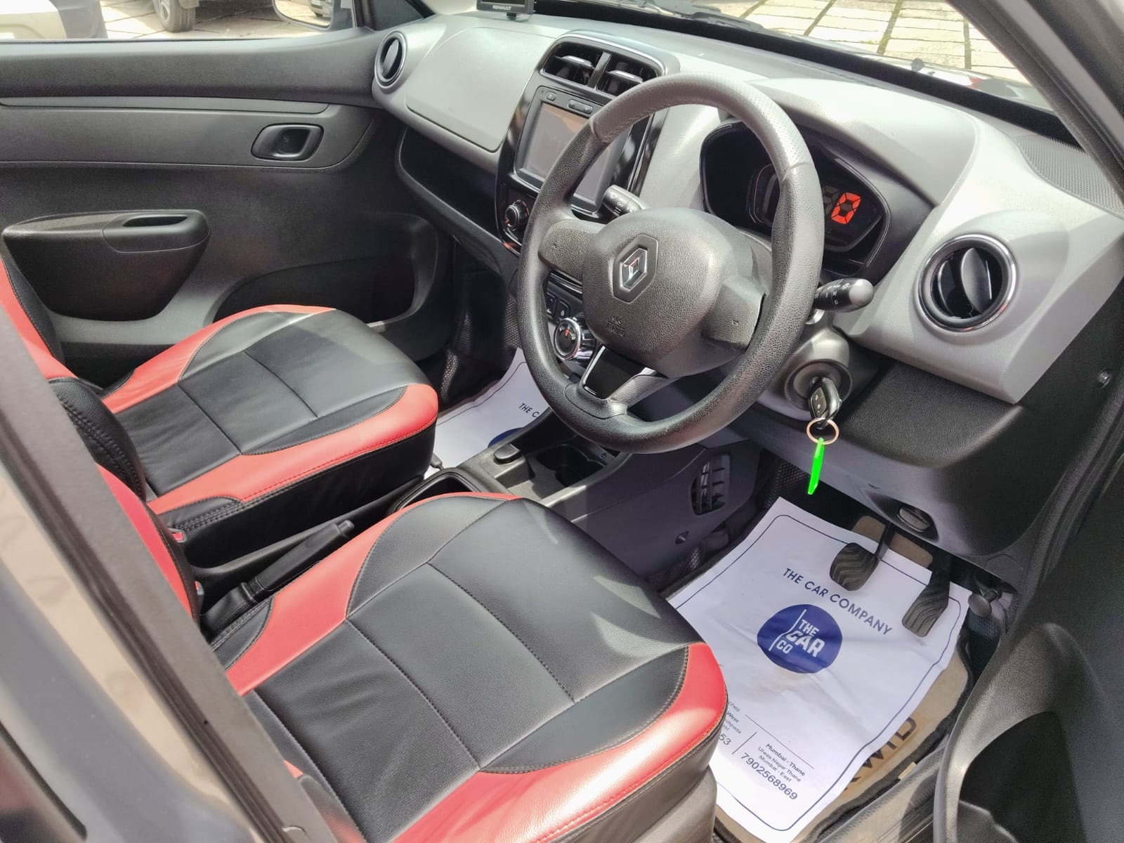 View 2018 Renault Kwid RXT 1.0 AMT Driver Airbag Option Image 3 Used 2018 Renault Kwid RXT 1.0 AMT Driver Airbag Option Image 3