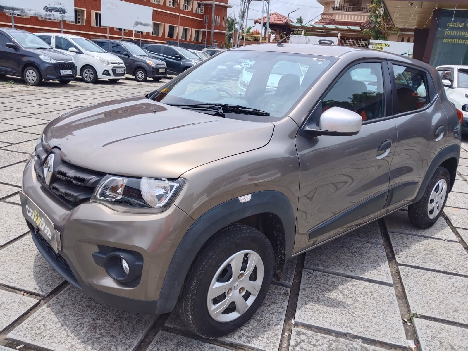 View 2018 Renault Kwid RXT 1.0 AMT Driver Airbag Option Image 1 Used 2018 Renault Kwid RXT 1.0 AMT Driver Airbag Option Image 1
