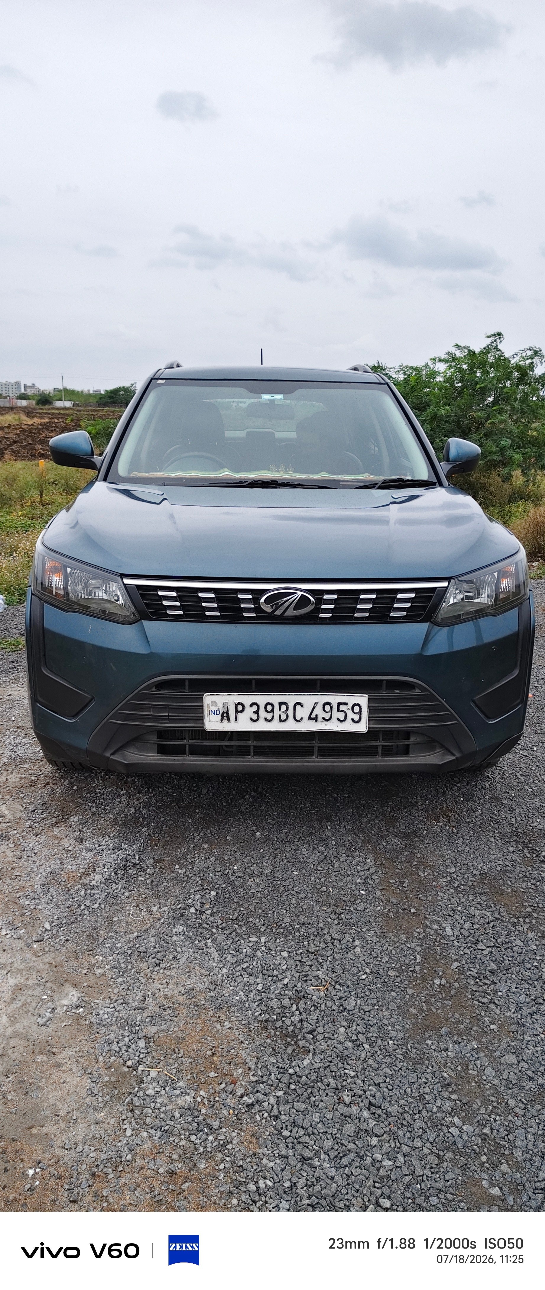 View 2019 Mahindra XUV300 W6 Diesel BS IV Image 2 Used 2019 Mahindra XUV300 W6 Diesel BS IV Image 2