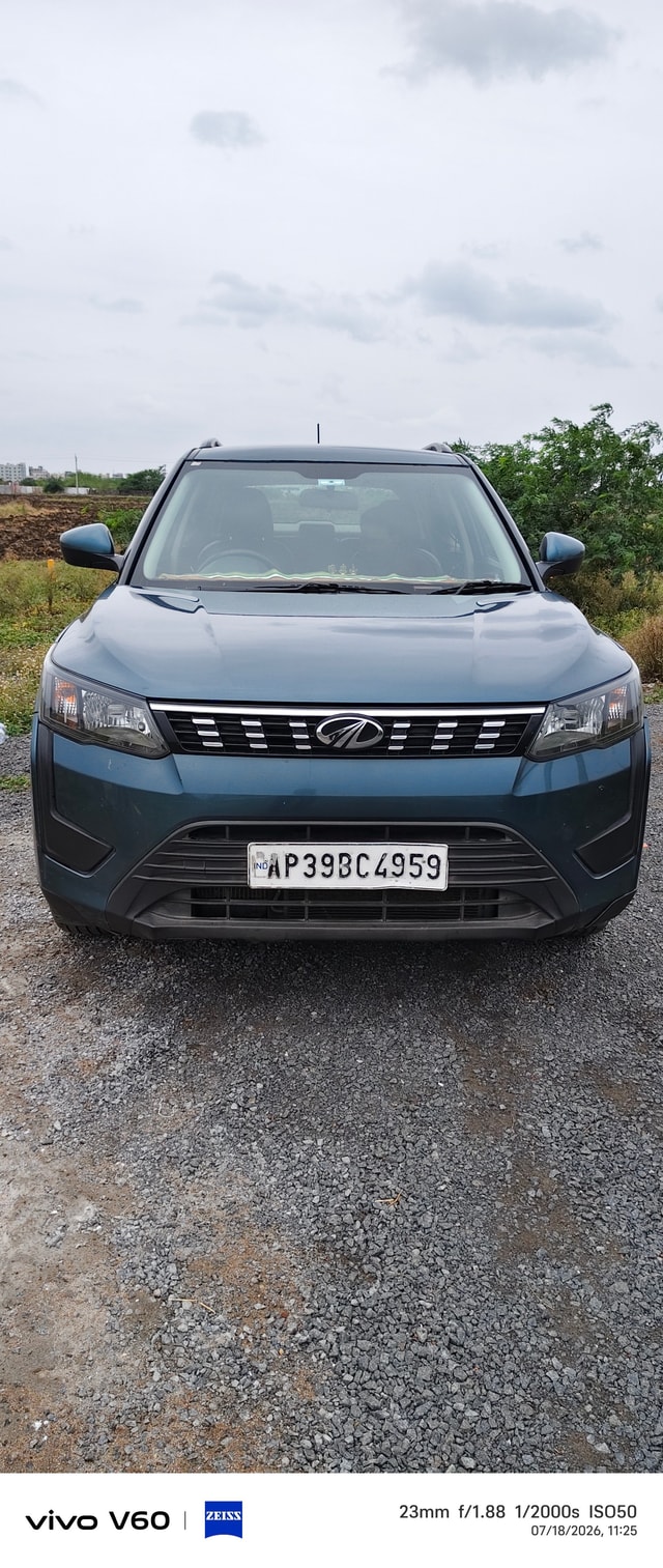View Mahindra XUV300 Image 1 Used Mahindra XUV300 Image 1