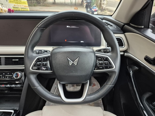 View Mahindra XUV700 Image 11 Used Mahindra XUV700 Image 11