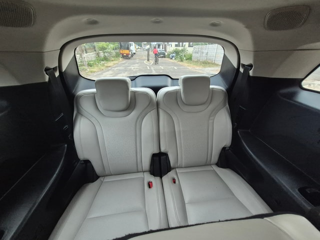 View Mahindra XUV700 Image 15 Used Mahindra XUV700 Image 15