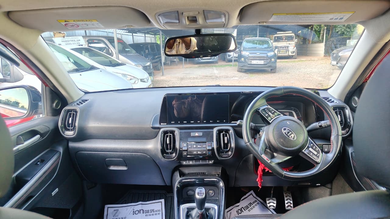 View 2020 Kia Sonet GTX Plus iMT Petrol Image 3 Used 2020 Kia Sonet GTX Plus iMT Petrol Image 3