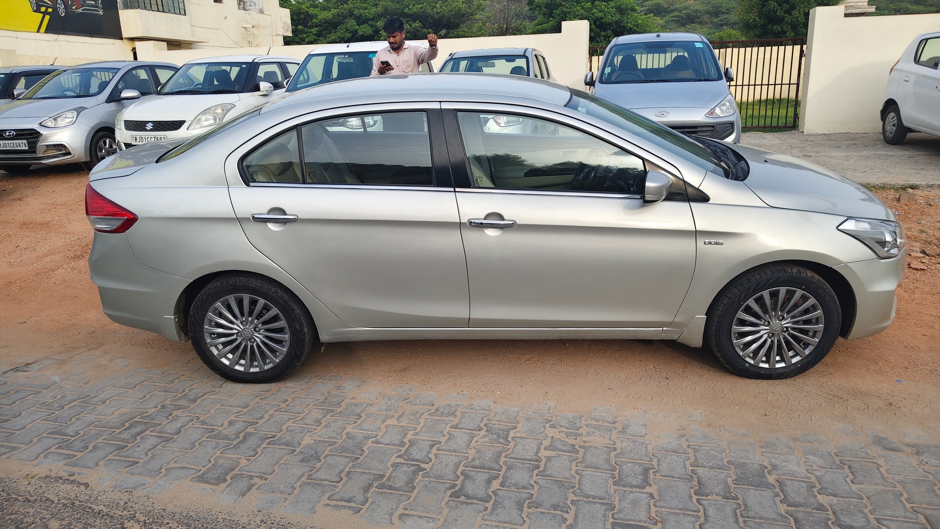 View 2017 Maruti Suzuki Ciaz Alpha Smart Hybrid Image 8 Used 2017 Maruti Suzuki Ciaz Alpha Smart Hybrid Image 8