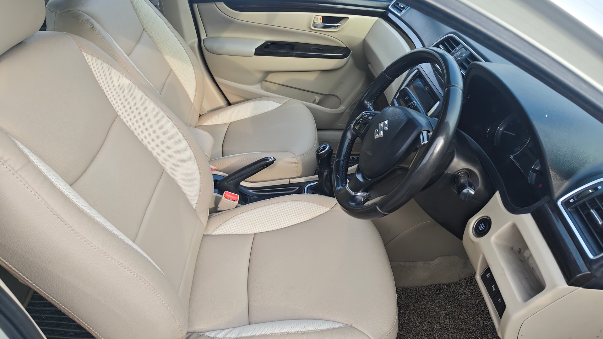 View 2017 Maruti Suzuki Ciaz Alpha Smart Hybrid Image 3 Used 2017 Maruti Suzuki Ciaz Alpha Smart Hybrid Image 3