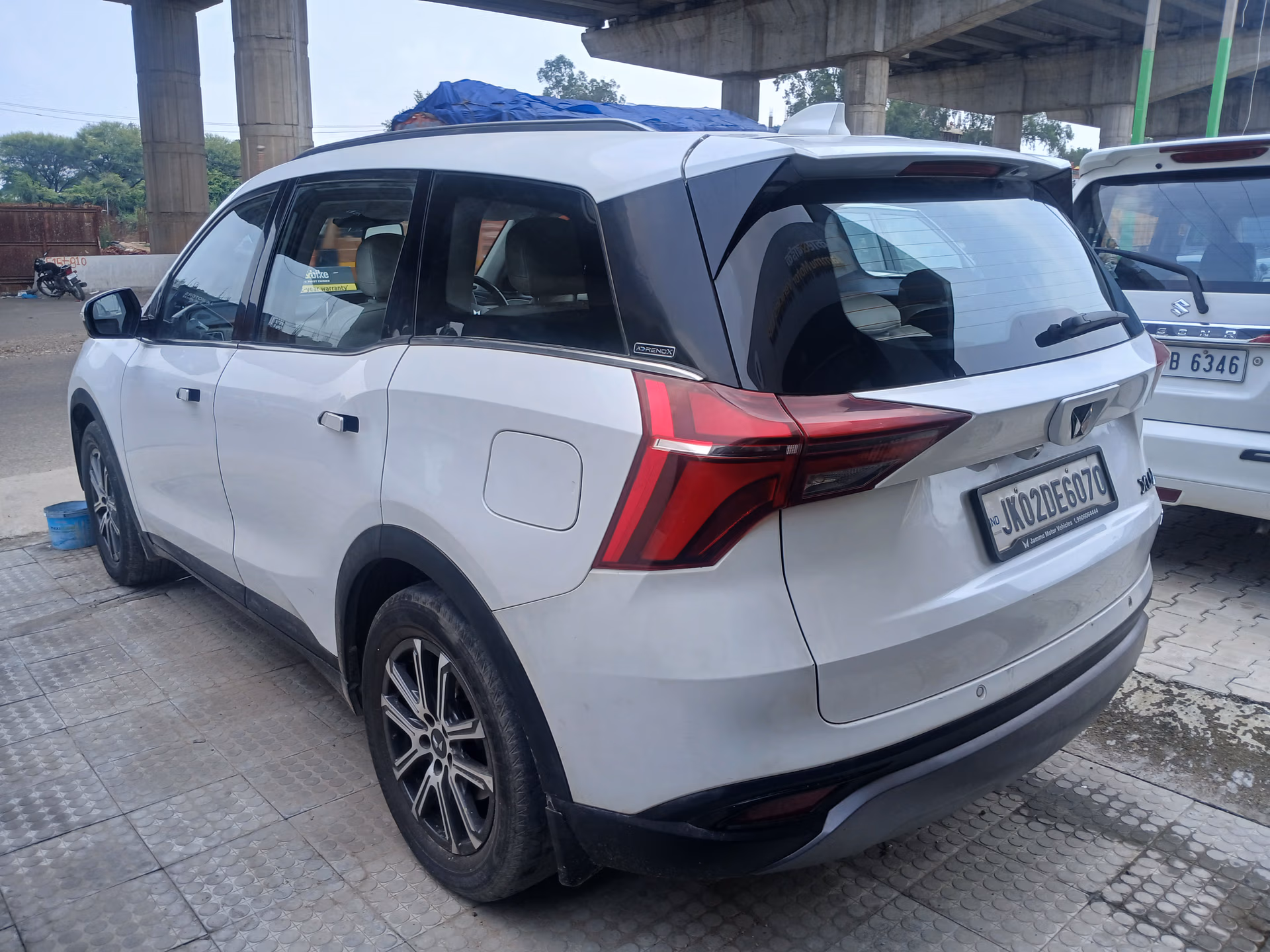View 2023 Mahindra XUV700 AX7 AT Diesel 7 STR Image 6 Used 2023 Mahindra XUV700 AX7 AT Diesel 7 STR Image 6
