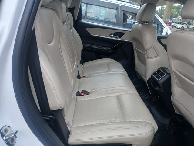 View Mahindra XUV700 Image 15 Used Mahindra XUV700 Image 15