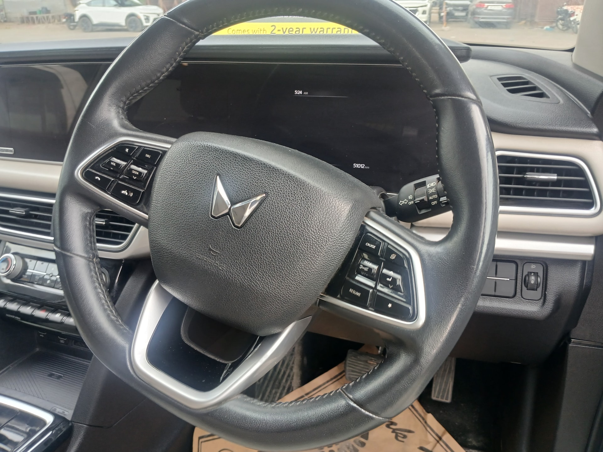 View 2023 Mahindra XUV700 AX7 AT Diesel 7 STR Image 11 Used 2023 Mahindra XUV700 AX7 AT Diesel 7 STR Image 11