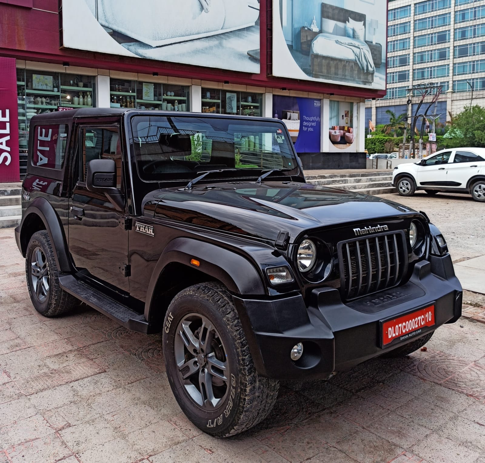 View 2024 Mahindra Thar LX Automatic 4 Seater Hard Top Diesel Image 5 Used 2024 Mahindra Thar LX Automatic 4 Seater Hard Top Diesel Image 5