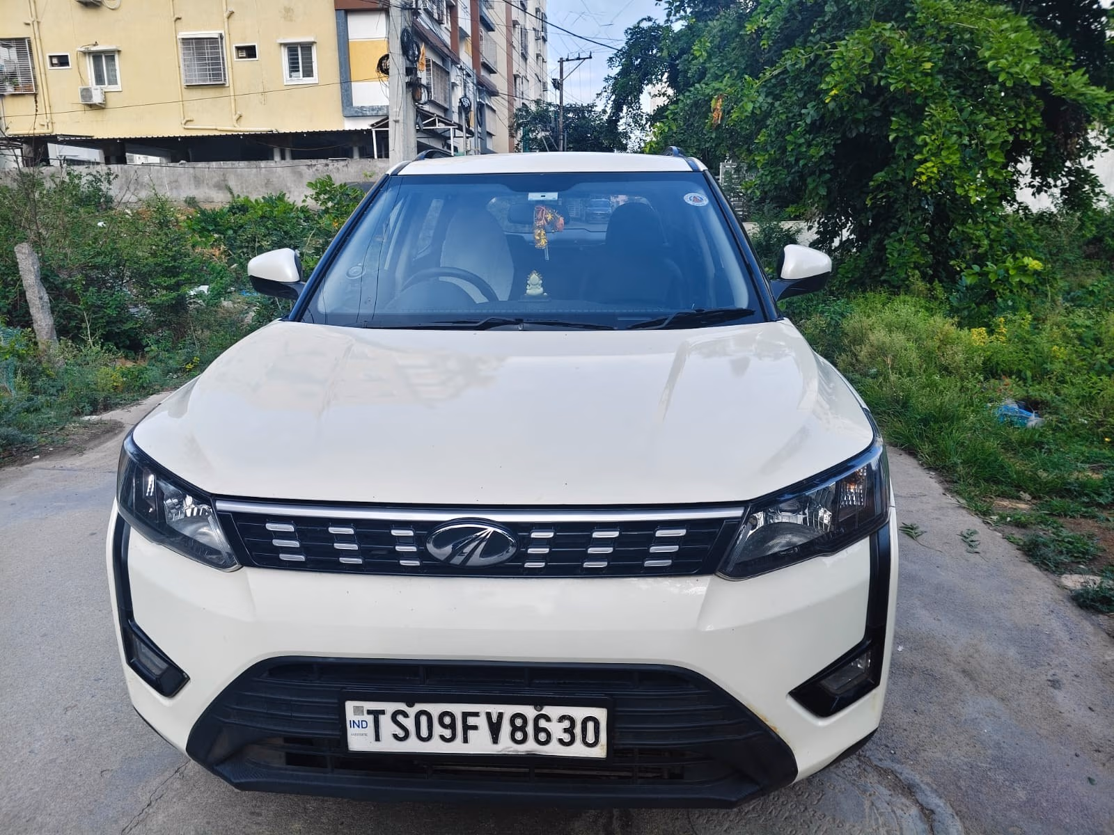 View 2022 Mahindra XUV300 W6 Diesel BS IV Image 2 Used 2022 Mahindra XUV300 W6 Diesel BS IV Image 2