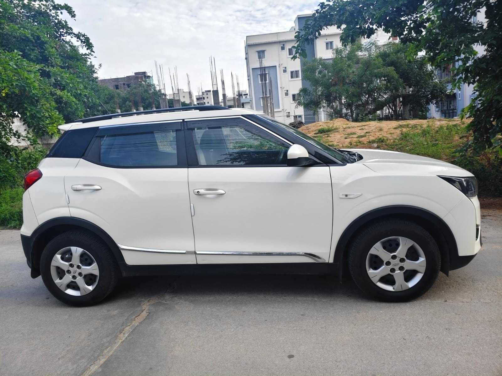 View 2022 Mahindra XUV300 W6 Diesel BS IV Image 5 Used 2022 Mahindra XUV300 W6 Diesel BS IV Image 5