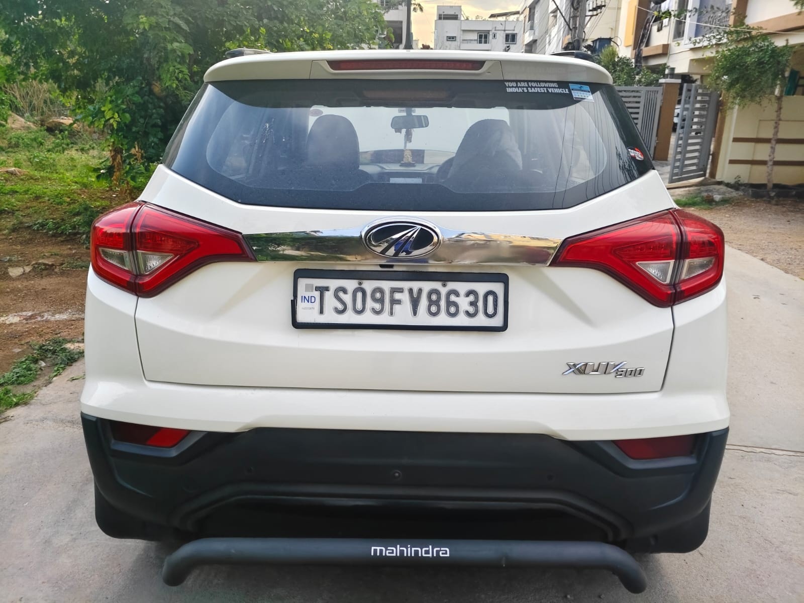 View 2022 Mahindra XUV300 W6 Diesel BS IV Image 3 Used 2022 Mahindra XUV300 W6 Diesel BS IV Image 3