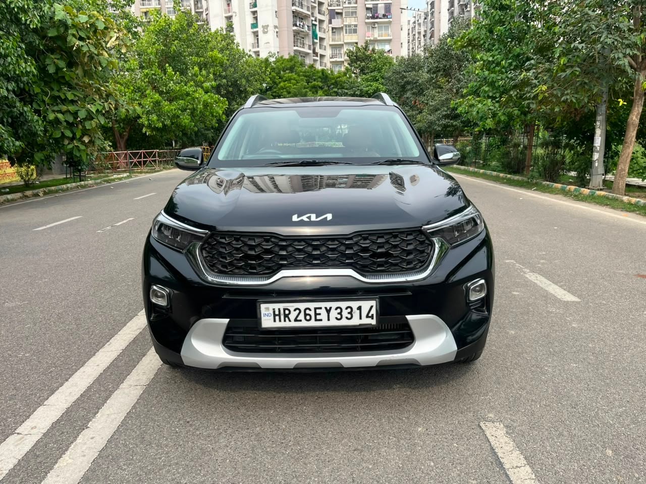 View 2022 Kia Sonet HTX iMT Petrol Image 2 Used 2022 Kia Sonet HTX iMT Petrol Image 2