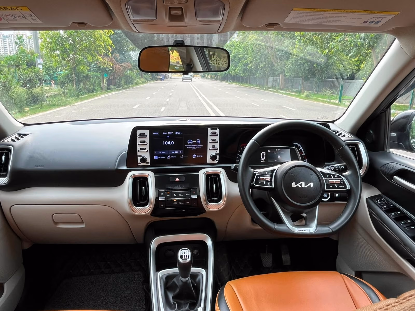 View 2022 Kia Sonet HTX iMT Petrol Image 9 Used 2022 Kia Sonet HTX iMT Petrol Image 9