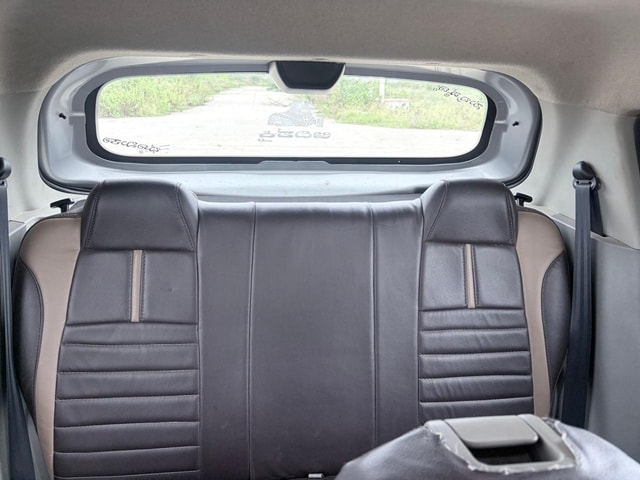 View Mahindra KUV100 Image 5 Used Mahindra KUV100 Image 5