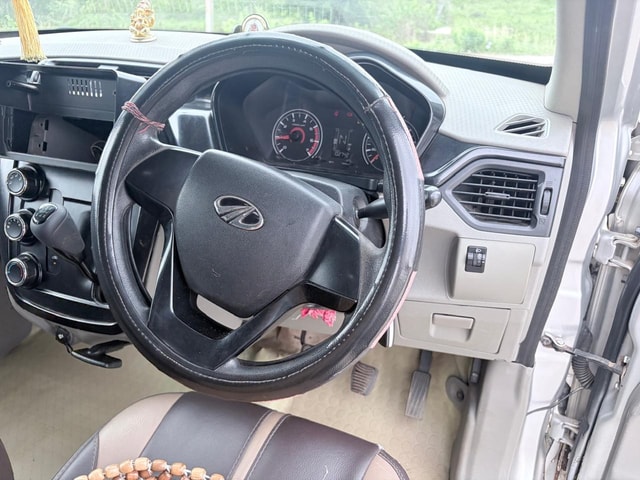 View Mahindra KUV100 Image 11 Used Mahindra KUV100 Image 11