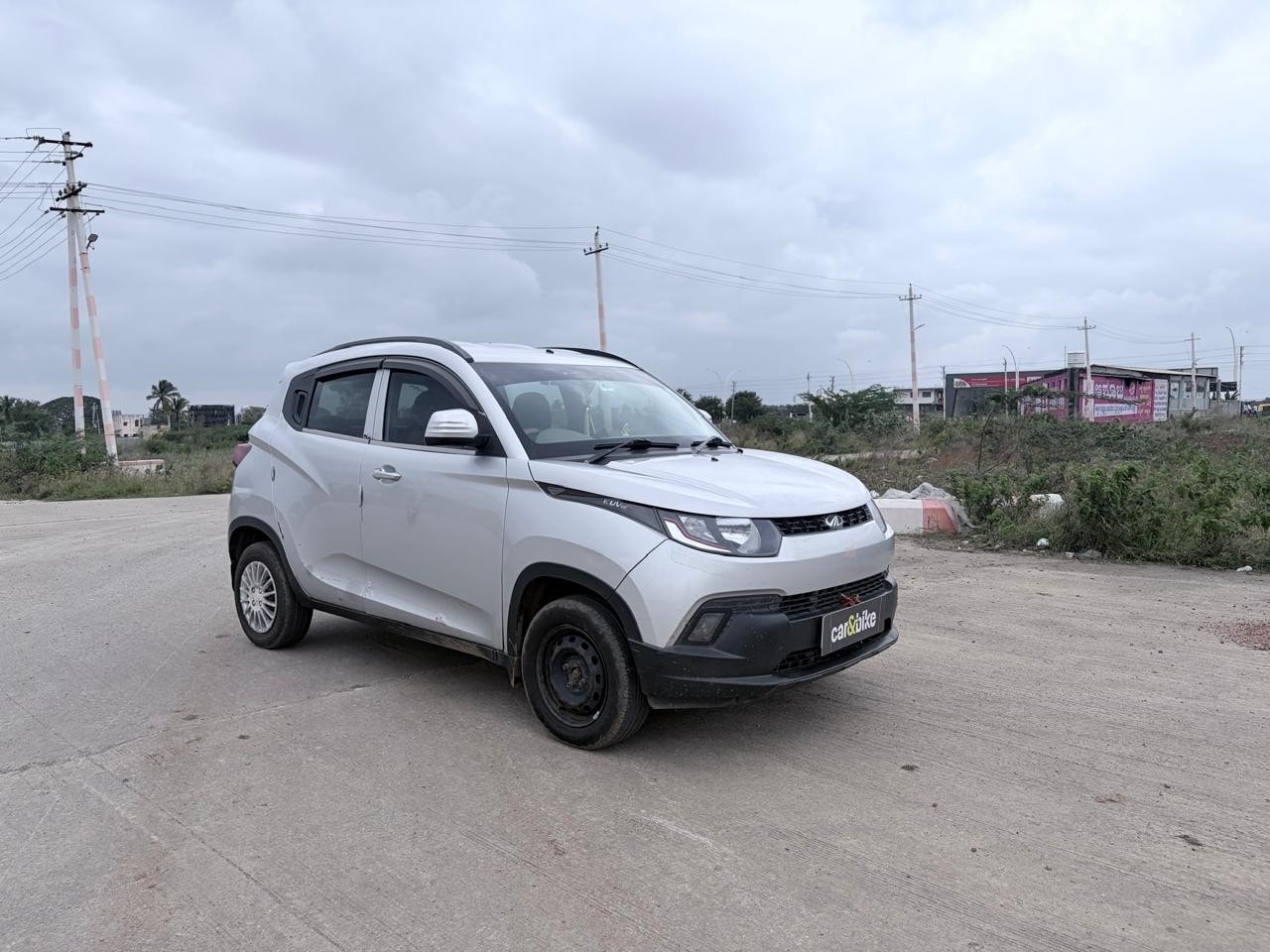View 2016 Mahindra KUV100 K4 Plus Petrol 6 Seater BS IV Image 12 Used 2016 Mahindra KUV100 K4 Plus Petrol 6 Seater BS IV Image 12
