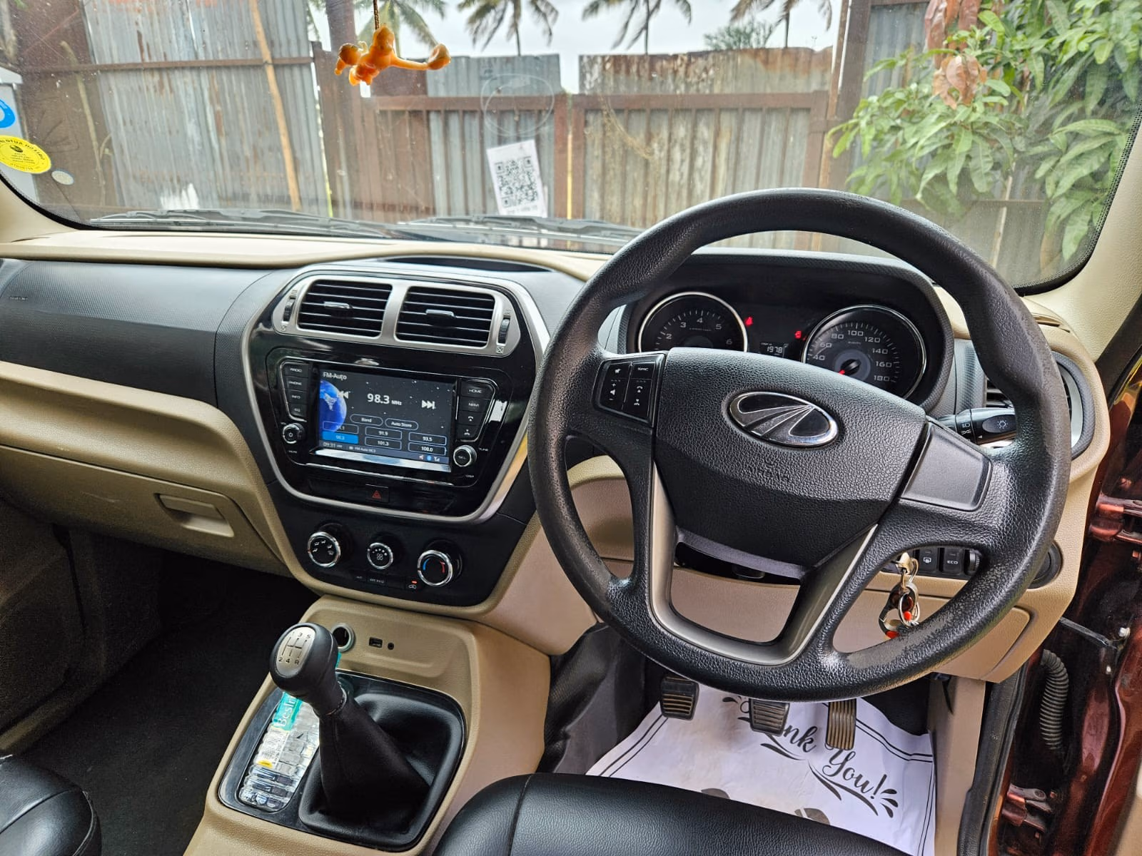 View 2019 Mahindra TUV300 T10 100HP Image 5 Used 2019 Mahindra TUV300 T10 100HP Image 5