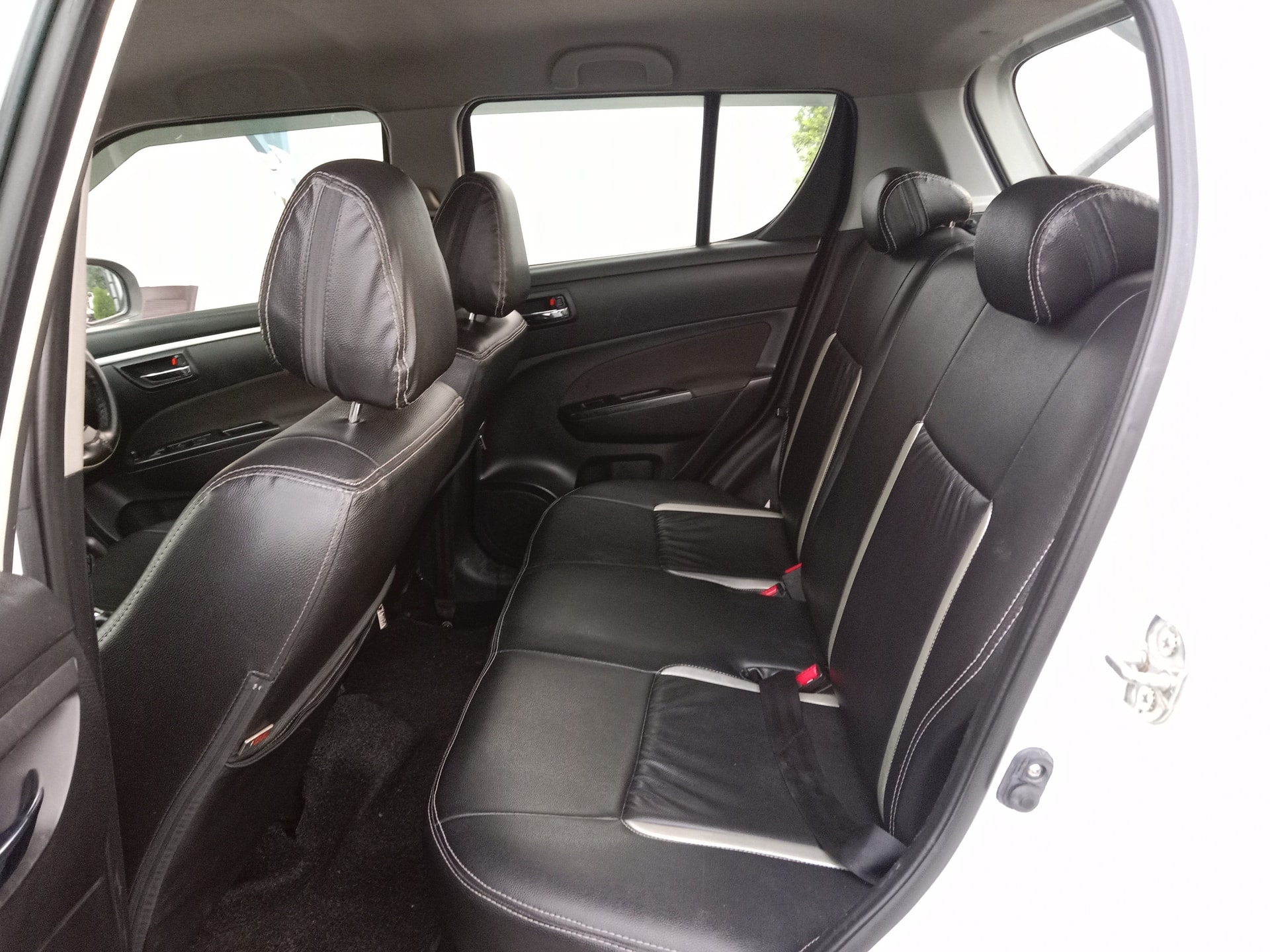 View 2015 Maruti Suzuki Swift VXI BS IV Image 15 Used 2015 Maruti Suzuki Swift VXI BS IV Image 15