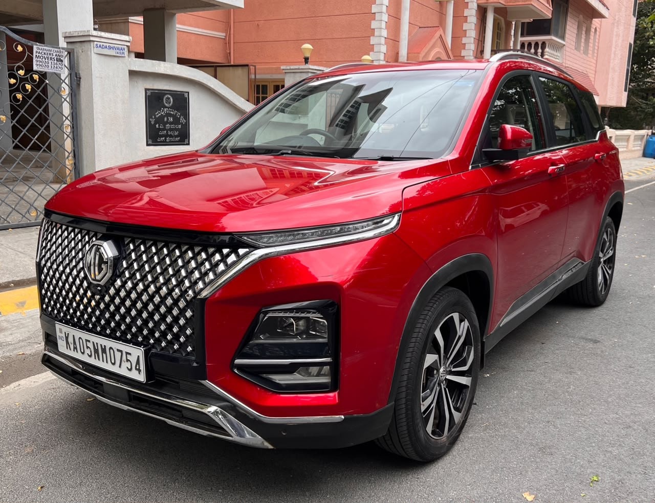 View 2024 MG Hector Sharp Pro EX CVT Petrol Image 1 Used 2024 MG Hector Sharp Pro EX CVT Petrol Image 1